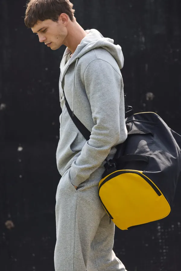Sac de sport bicolore porté — vue 1