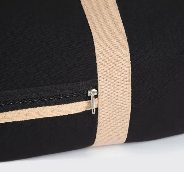 Sac polochon recyclé porté — vue 3