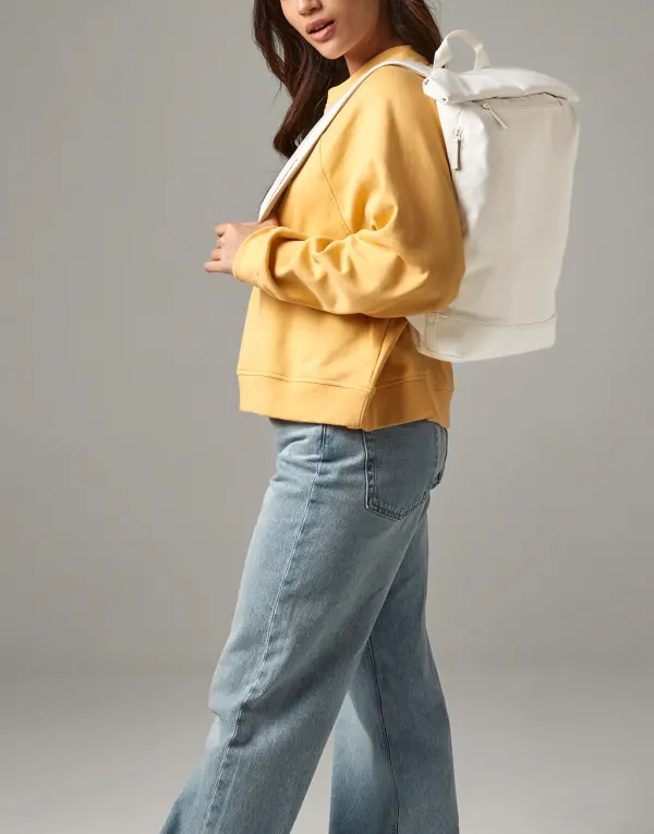 Simplicity Roll-Top Backpack Lite porté — vue 4