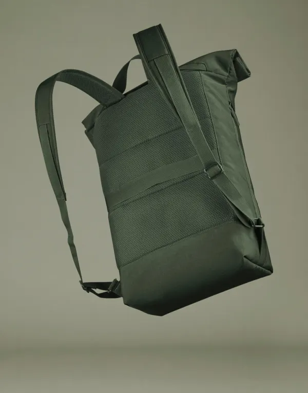 Simplicity Roll-Top Backpack porté — vue 4