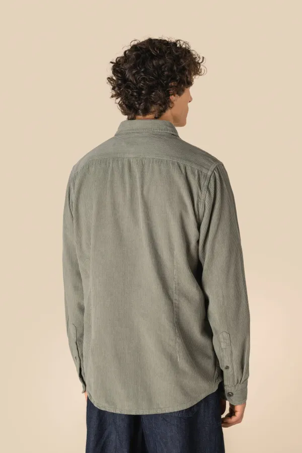 Surchemise écoresponsable délavée en velours côtelé homme porté — vue 3