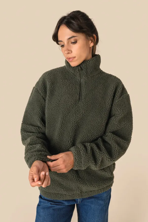 Sweat-shirt 1/4 zip à épaules tombantes en sherpa unisexe porté — vue 3