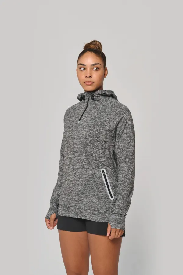 Sweat-shirt à capuche 1/4 zip sport unisexe porté — vue 3