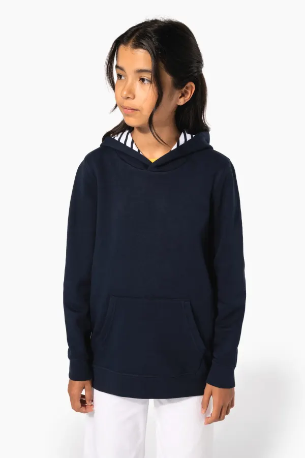 Sweat-shirt à capuche contrastée à motifs enfant unisexe porté — vue 1