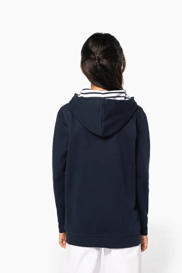Sweat-shirt à capuche contrastée à motifs enfant unisexe porté — vue 2