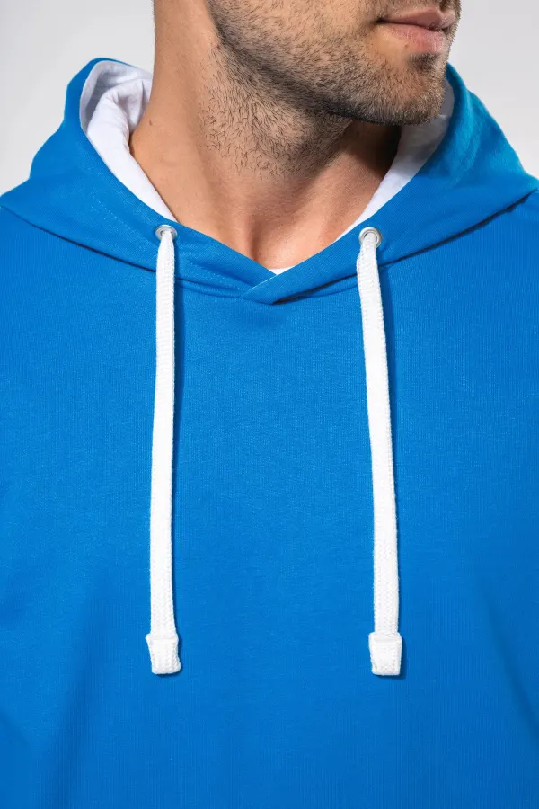 Sweat-shirt capuche contrastée homme porté — vue 2
