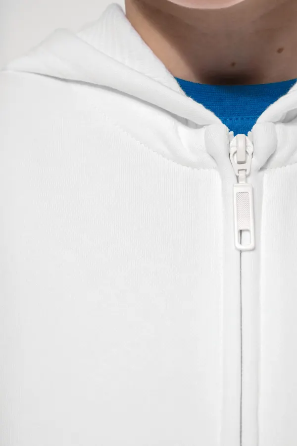 Sweat-shirt capuche zippé enfant porté — vue 4