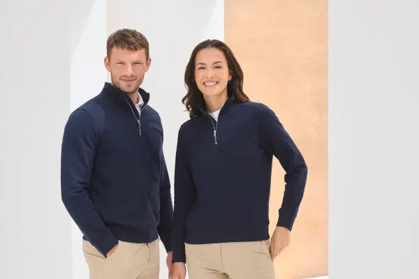 Sweat-shirt col zippé unisexe porté — vue 1