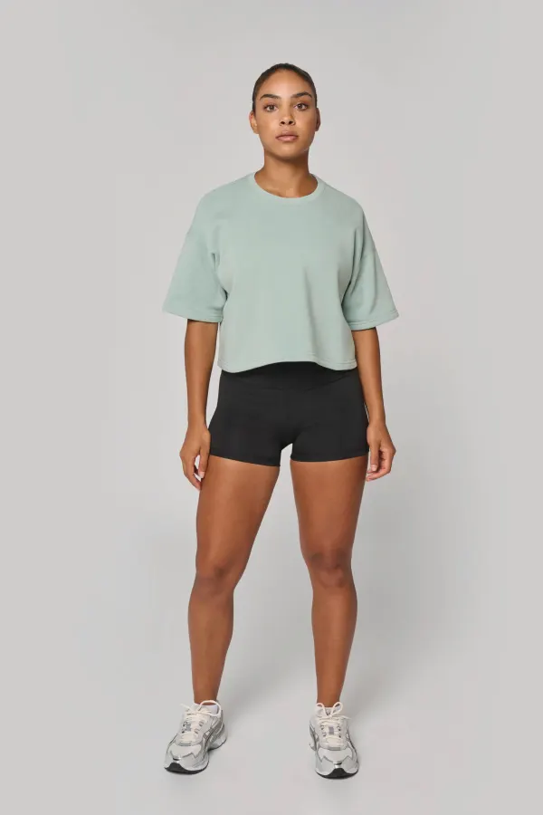 Sweat-shirt crop à manches courtes col rond femme porté — vue 3