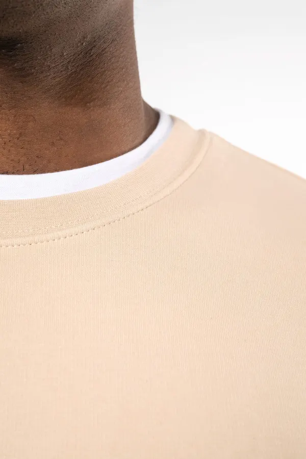 Sweat-shirt écoresponsable col rond unisexe porté — vue 2