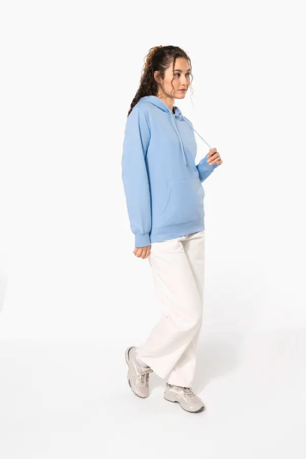 Sweat-shirt recyclé à capuche unisexe porté — vue 3