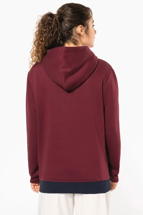 Sweat-shirt tricolore à capuche unisexe porté — vue 2