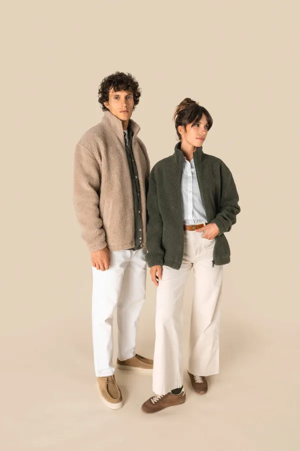 Sweat-shirt zippé à épaules tombantes en sherpa unisexe porté — vue 1