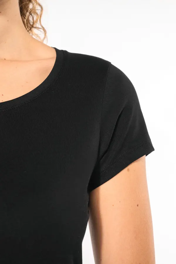 T-shirt col bateau manches courtes femme porté — vue 2