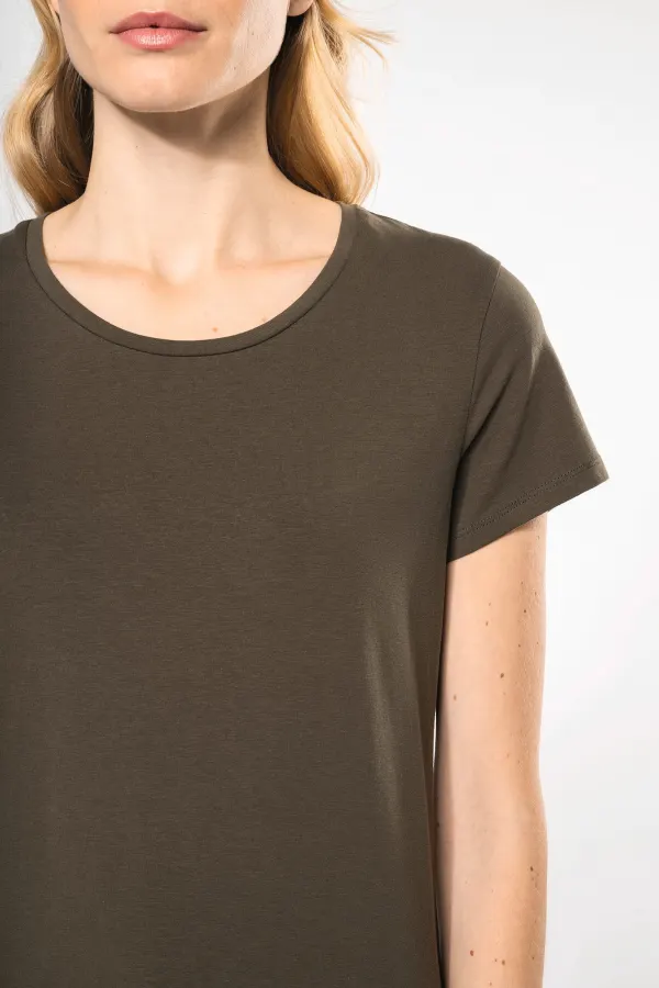 T-shirt col rond manches courtes femme porté — vue 3