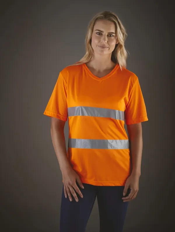 T-shirt col V haute visibilité Top Cool porté — vue 2