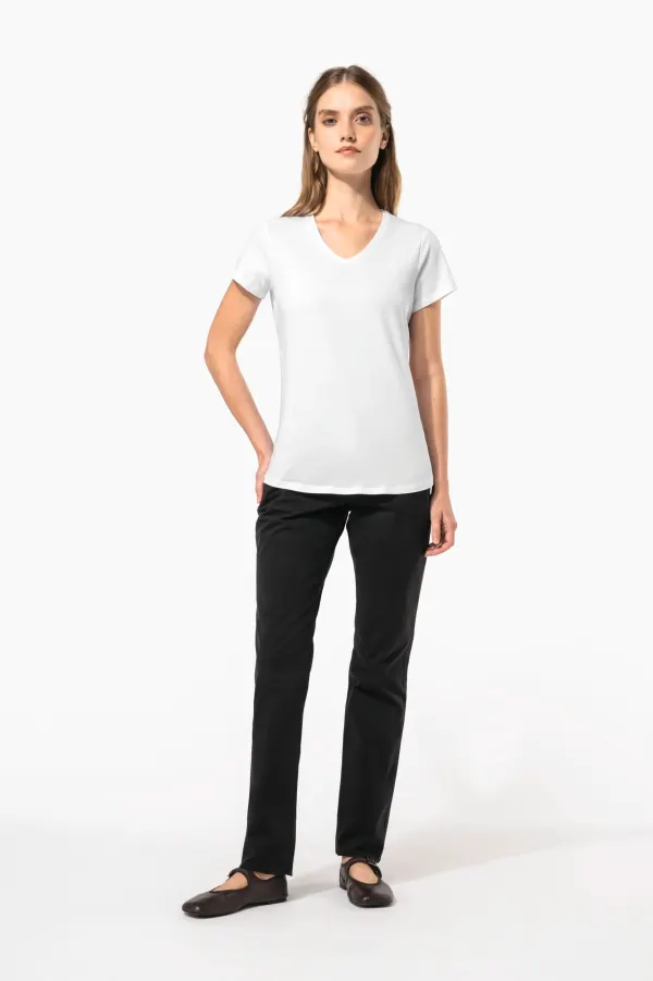 T-shirt col V manches courtes femme porté — vue 4