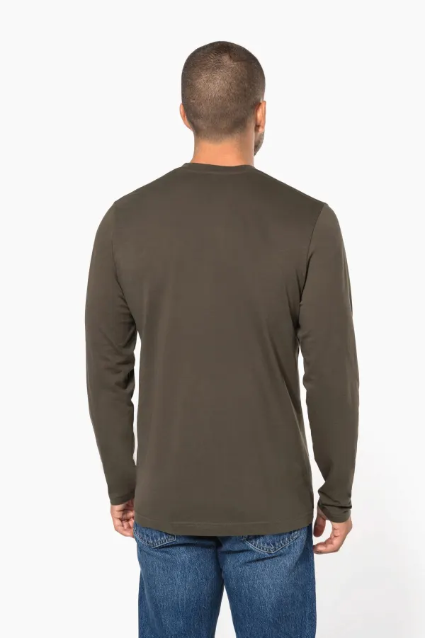 T-shirt col V manches longues homme porté — vue 1