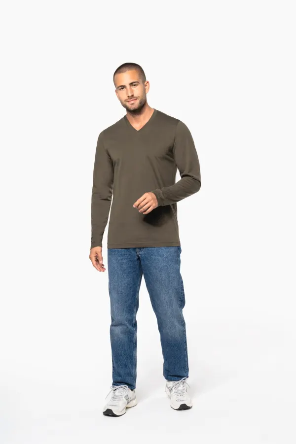 T-shirt col V manches longues homme porté — vue 3
