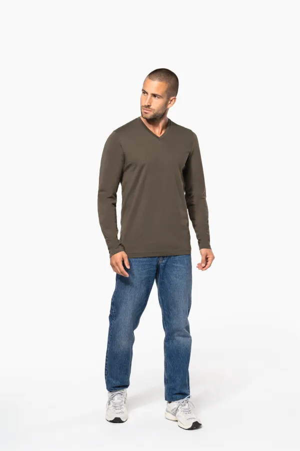 T-shirt col V manches longues homme porté — vue 4
