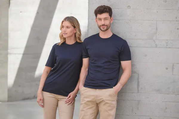 T-shirt Coolplus® unisexe porté — vue 2