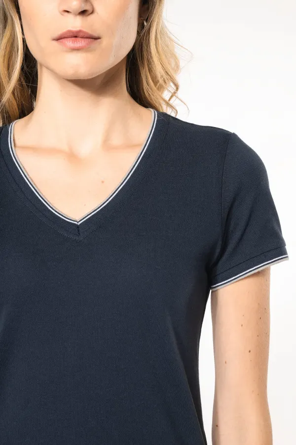 T-shirt maille piquée col V femme porté — vue 2