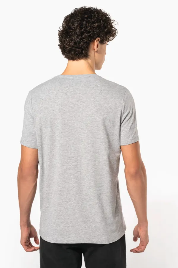 T-shirt manches courtes col V homme porté — vue 1