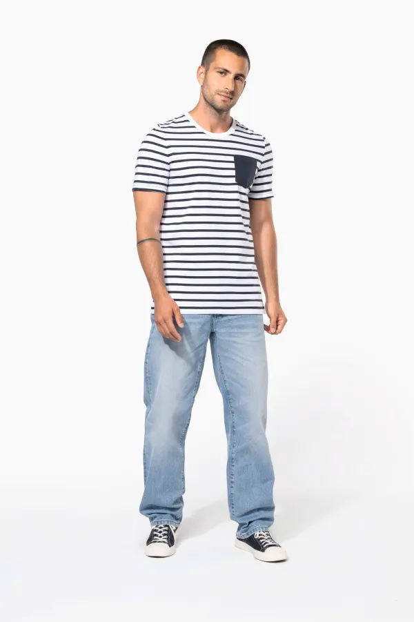 T-shirt rayé marin avec poche manches courtes homme porté — vue 4