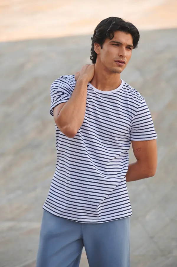 T-shirt Rayé unisexe porté — vue 1