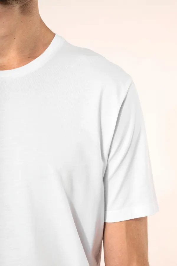 T-shirt Supima® col rond manches courtes homme porté — vue 4