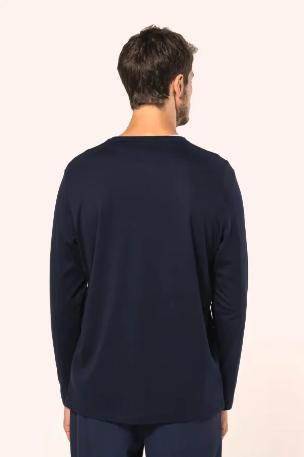 T-shirt Supima® col rond manches longues homme porté — vue 1