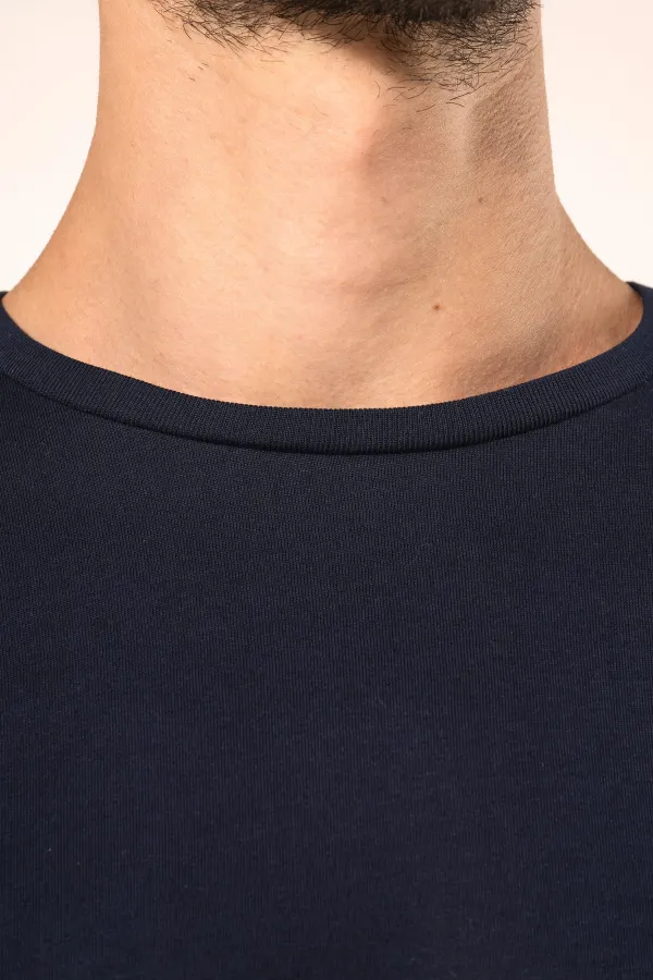 T-shirt Supima® col rond manches longues homme porté — vue 3