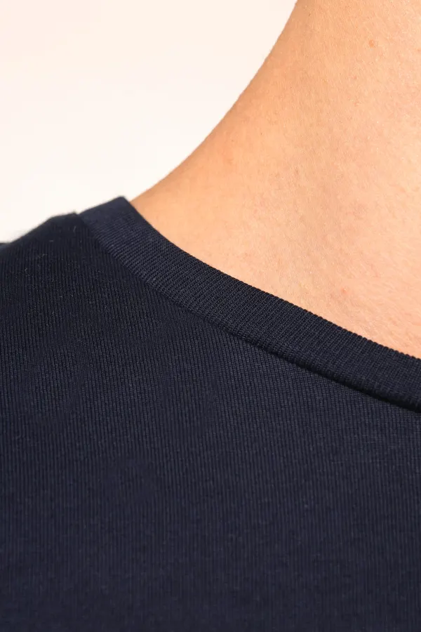 T-shirt Supima® col rond manches longues homme porté — vue 4