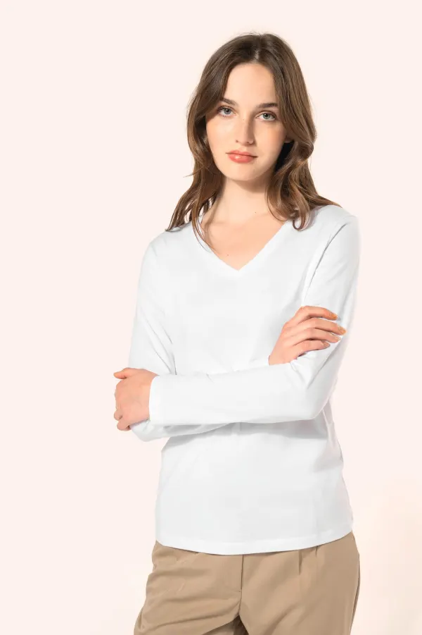 T-shirt Supima® col V manches longues femme porté — vue 3