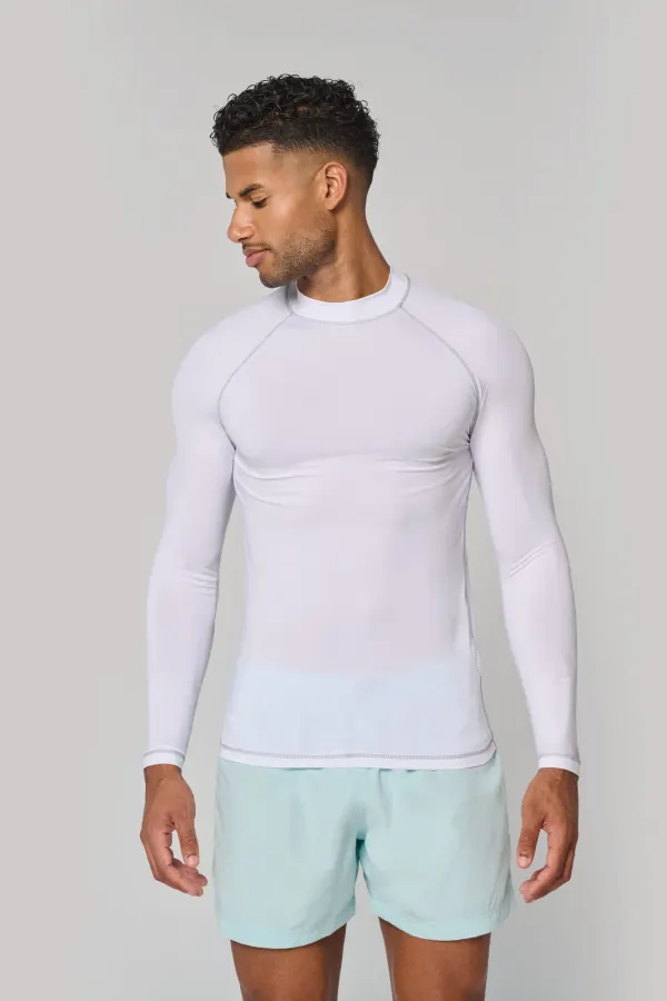 T-shirt technique à manches longues avec protection anti-UV unisexe porté — vue 2
