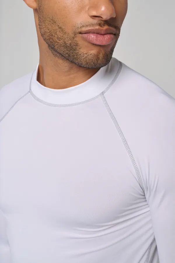 T-shirt technique à manches longues avec protection anti-UV unisexe porté — vue 3