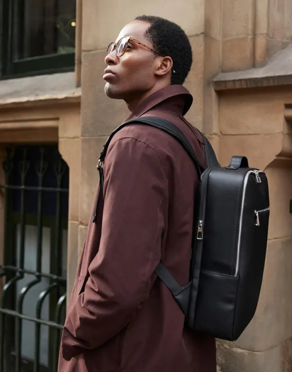 Tailored Luxe Backpack porté — vue 2