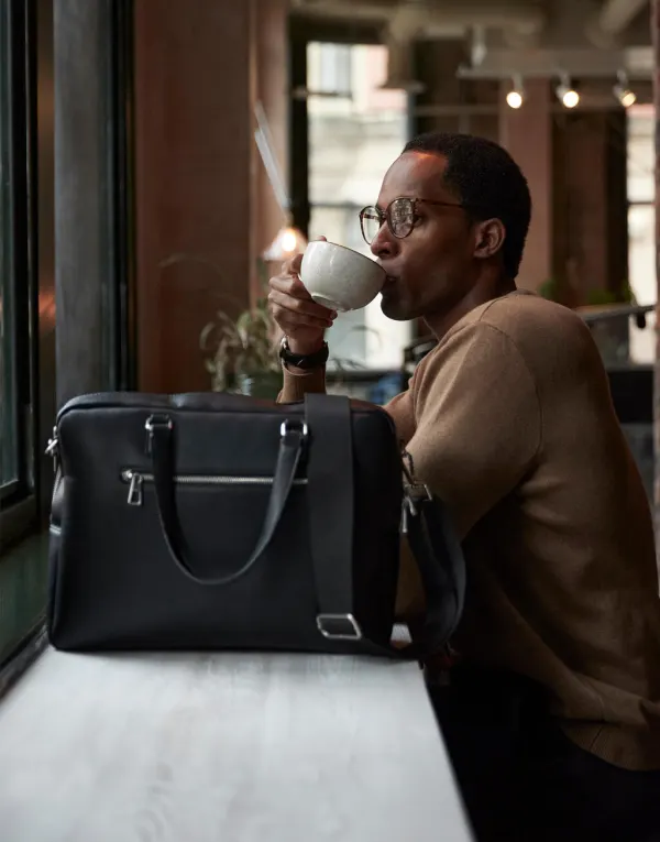 Tailored Luxe Briefcase porté — vue 1