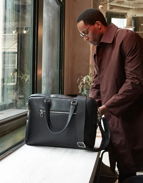 Tailored Luxe Briefcase porté — vue 2