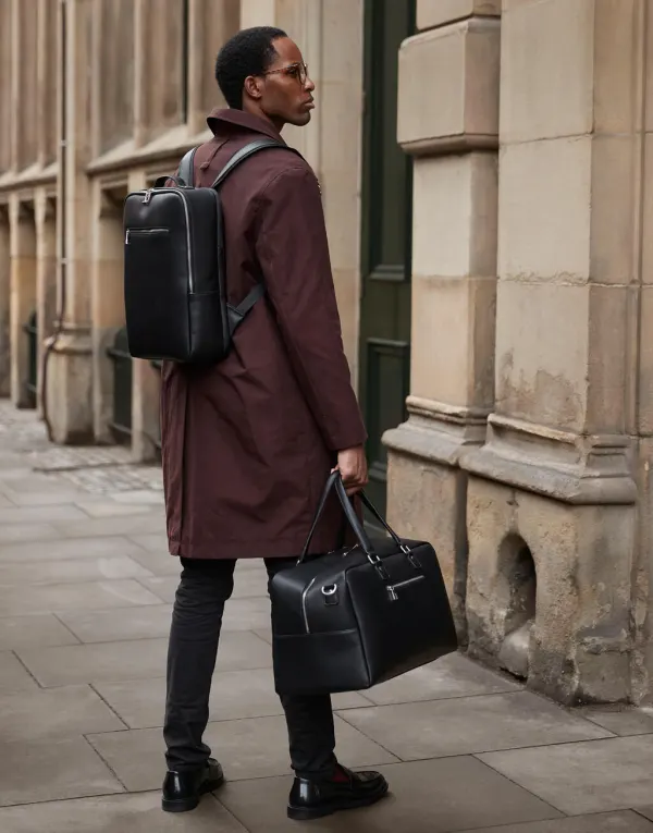 Tailored Luxe Weekender porté — vue 3