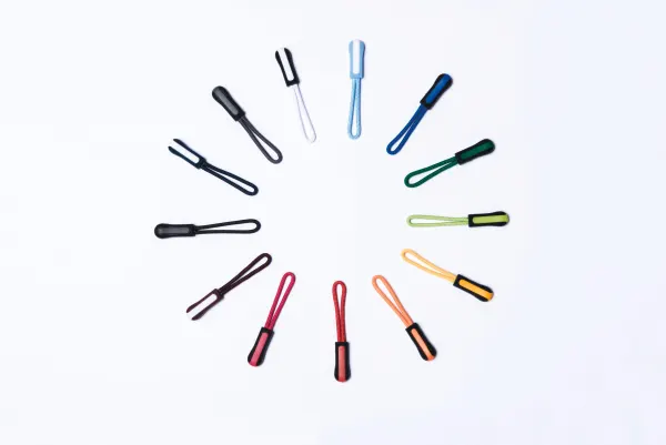 Tire-zip (K851) porté — vue 3