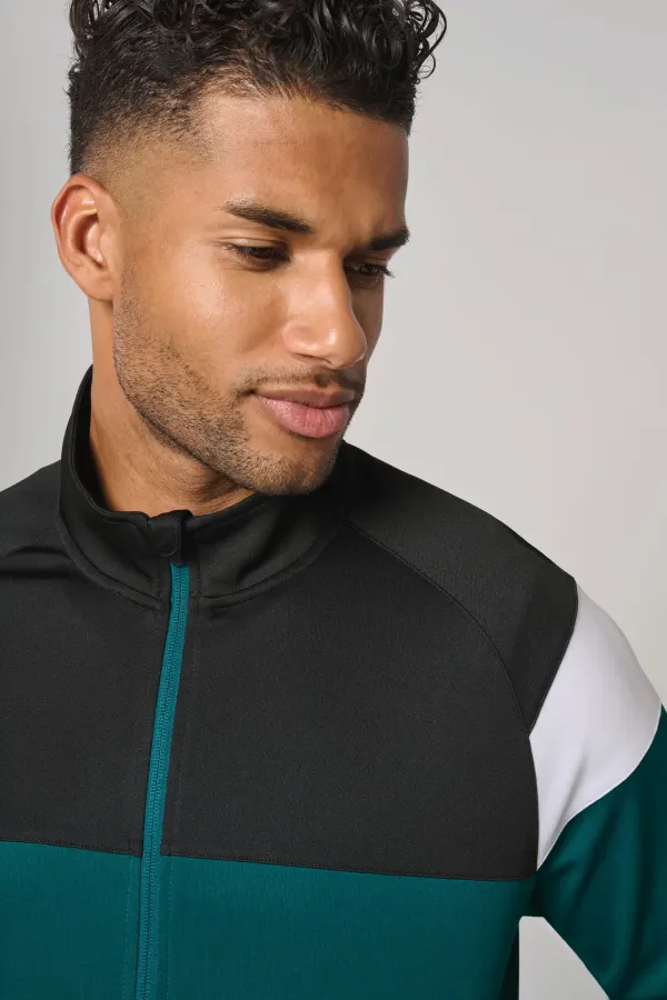 Veste de survêtement zippée unisexe porté — vue 2