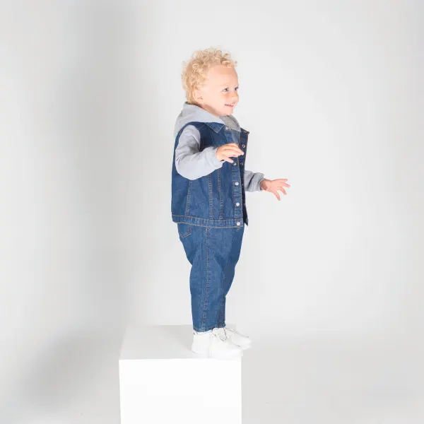 Veste en jean à capuche enfant porté — vue 1