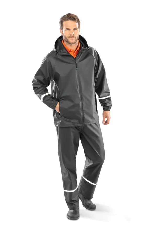 Veste imperméable Prism PU avec bandes réfléchissantes porté — vue 4