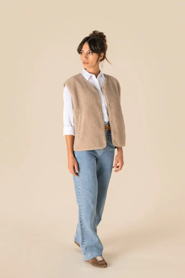 Veste sans manches en sherpa femme porté — vue 1