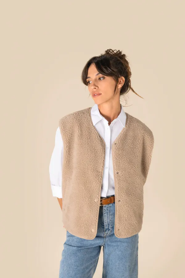 Veste sans manches en sherpa femme porté — vue 2