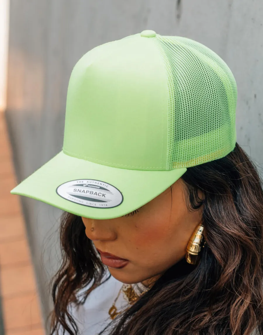 Neon Retro Trucker — Flexfit personnalisable