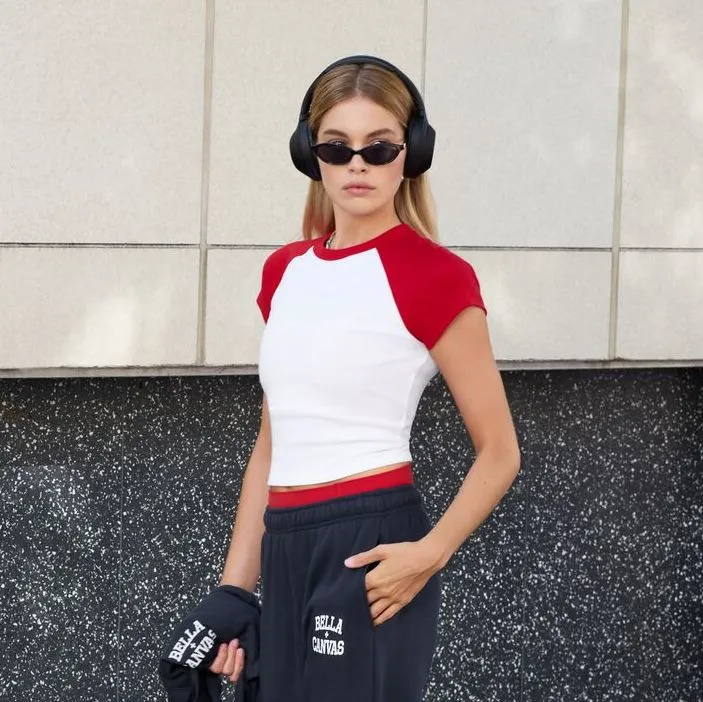 WOMEN'S MICRO RIB RAGLAN BABY TEE — Bella+Canvas personnalisable