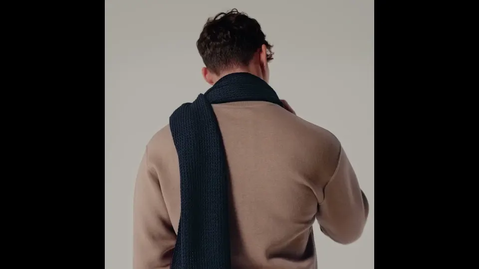 Vidéo du produit Classic Waffle Knit Scarf