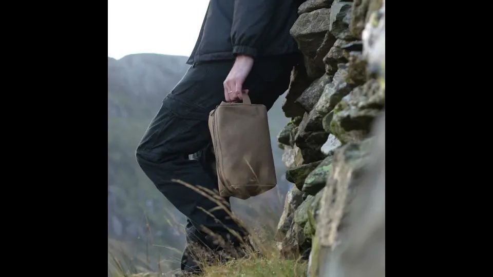 Vidéo du produit Heritage Waxed Canvas Wash Bag